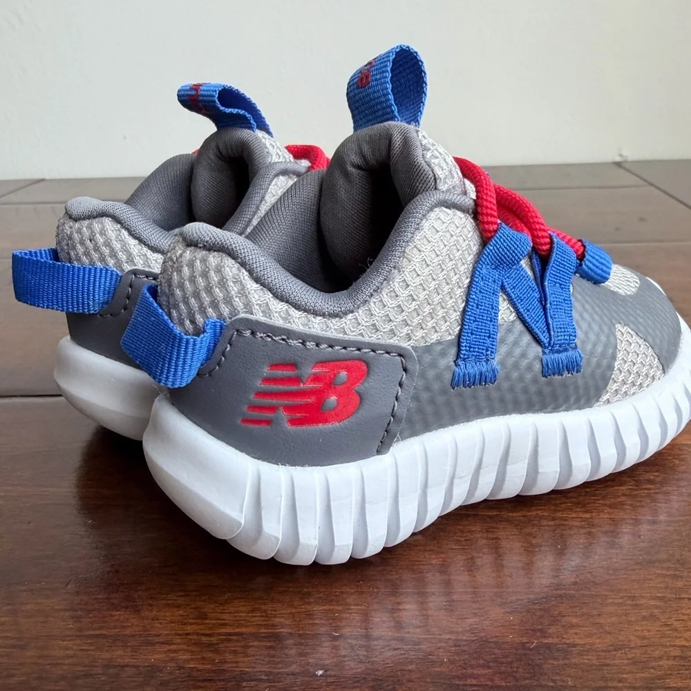 New Balance Toddler Size 4 Playgruv V2 Bungee Sneaker Gray Red Blue Easy On